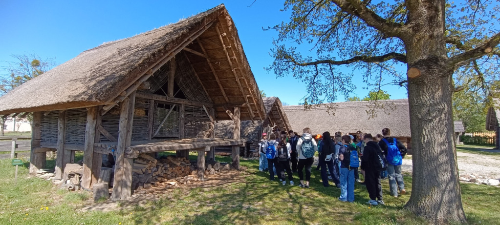 Lehmhütte