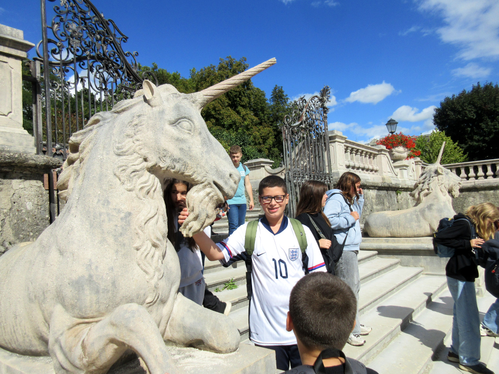 Einer zähmt das Einhorn Das Einhorn am Eingang zum Mirabellgarten